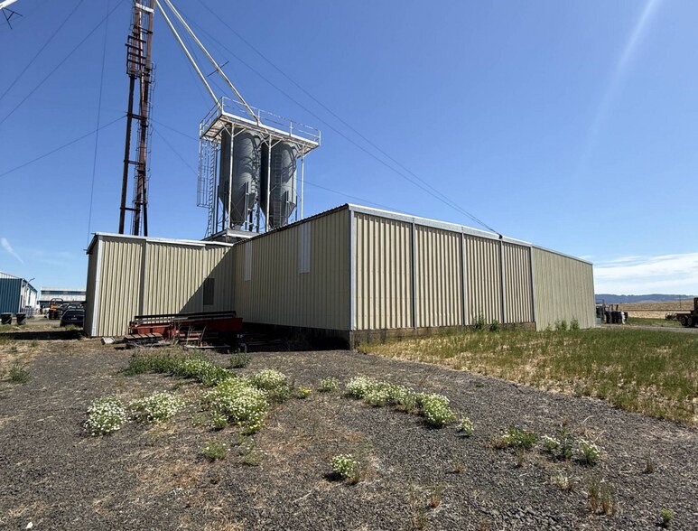 More Photos Of 10755 Highway 22, Dallas Warehouse For Sale