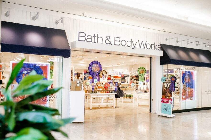 More Photos Of 6650 S Westnedge Ave, Portage Freestanding For Lease