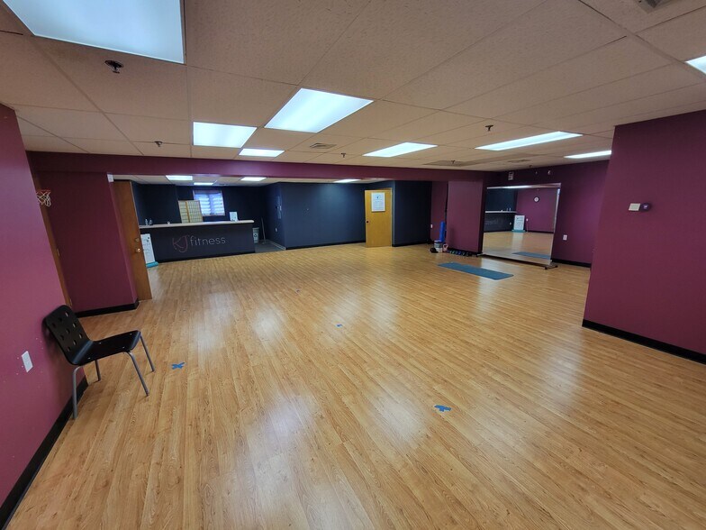 Primary Photo Of 1565 Main St, Tewksbury Medical For Sale