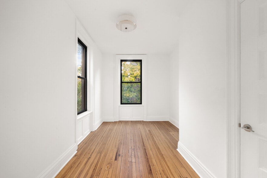 More Photos Of 402 W 20th St, New York Apartments For Sale