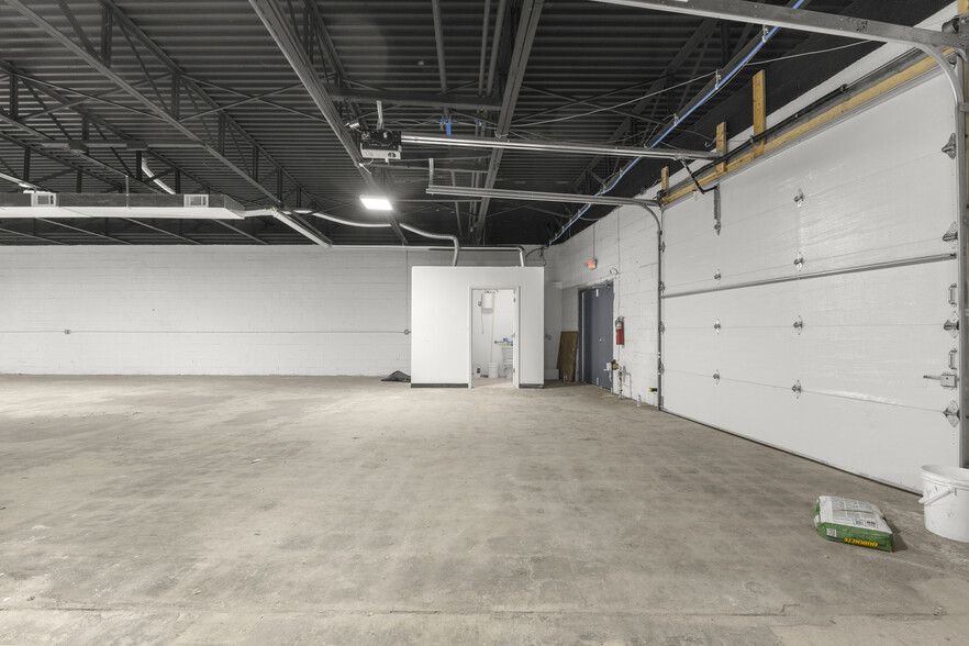 More Photos Of 1056-1060 Southfield Rd, Lincoln Park Freestanding For Lease