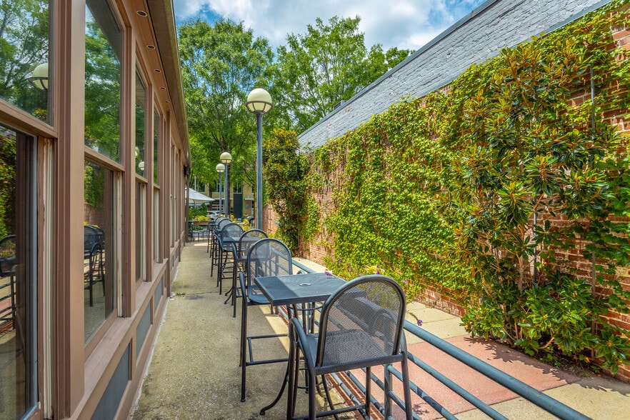 More Photos Of 420 Broad St, Chattanooga Storefront For Lease