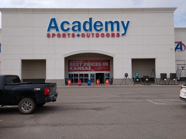 More Photos Of 1133 SW Wanamaker Rd, Topeka General Retail For Sale