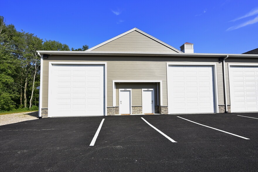More Photos Of 597 South County Trl, Exeter Flex For Sale