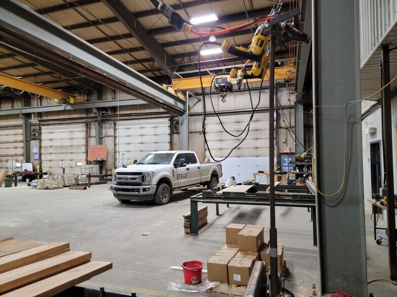 More Photos Of 2315 5a St, Nisku Manufacturing For Lease