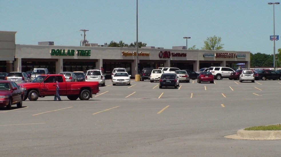 More Photos Of 1426-1528 Military Rd, Benton General Retail For Lease