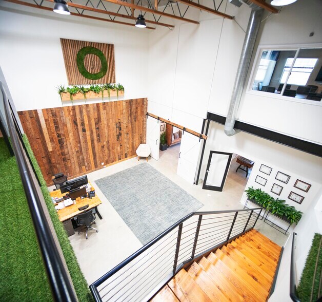 More Photos Of 8950-8956 Ellis Ave, Los Angeles Showroom For Lease