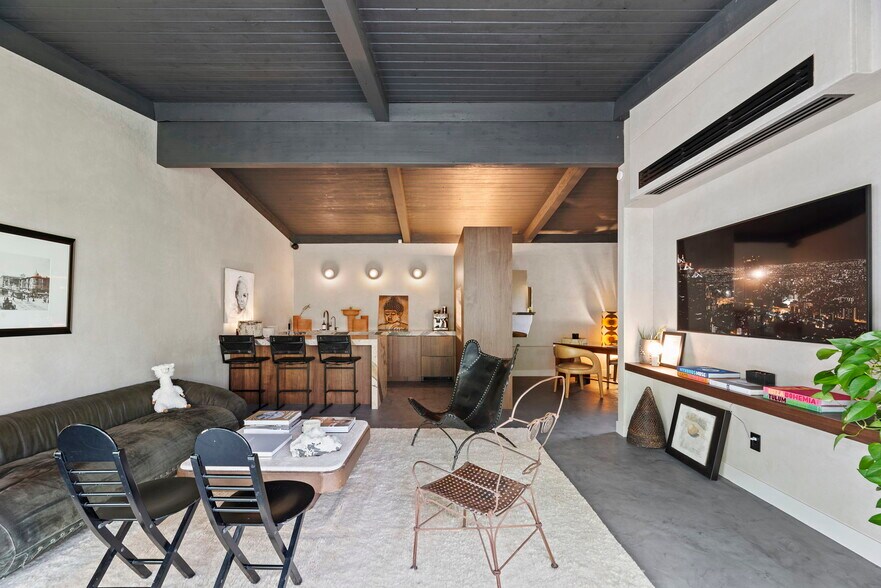 More Photos Of 29170 Heathercliff Rd, Malibu Office For Lease