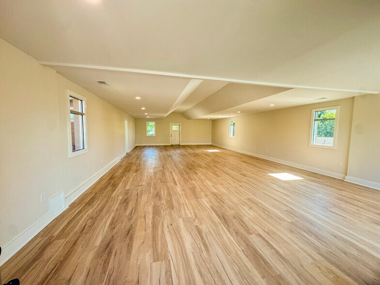 More Photos Of 709 Hart Ln, Nashville Office For Sale