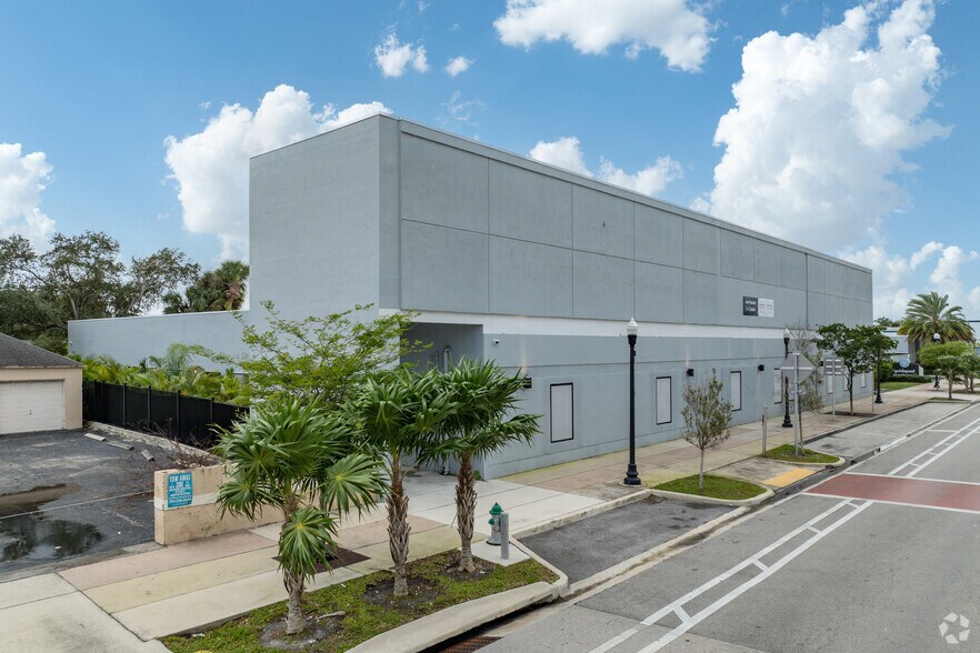 More Photos Of 2216 Hollywood Blvd, Hollywood Schools For Lease