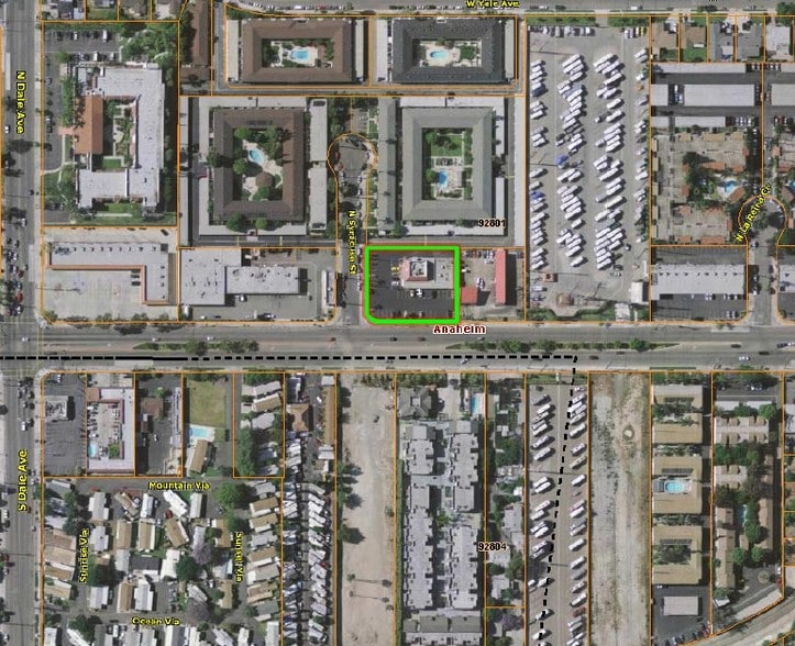 More Photos Of 2739-2741 W Lincoln Ave, Anaheim Convenience Store For Lease