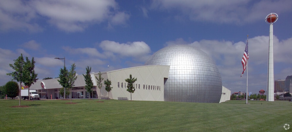 More Photos Of 1000 Hall of Fame Ave, Springfield General Retail For Lease