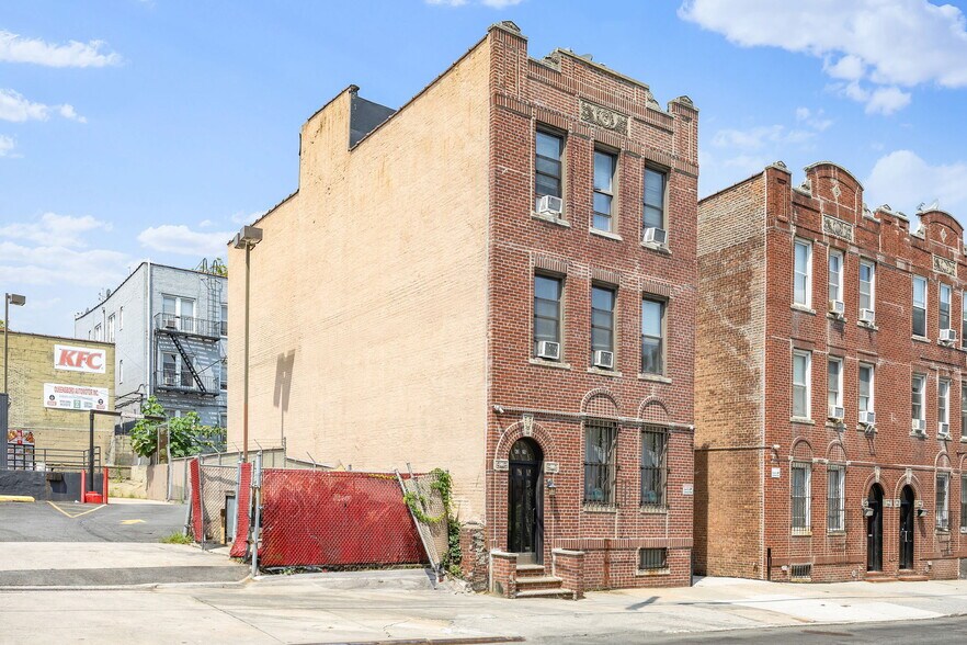 More Photos Of 4326 58th St, Woodside Apartments For Sale
