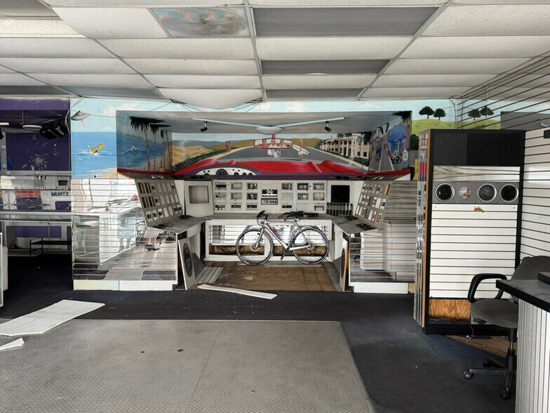 More Photos Of 2834 E Main St, Ventura General Retail For Sale