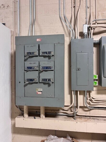 More Photos Of 14300 Industrial Ave N, Maple Heights Manufacturing For Lease