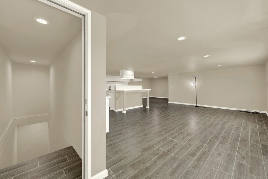 More Photos Of 124 S Porter Rd, Dixon Service For Sale