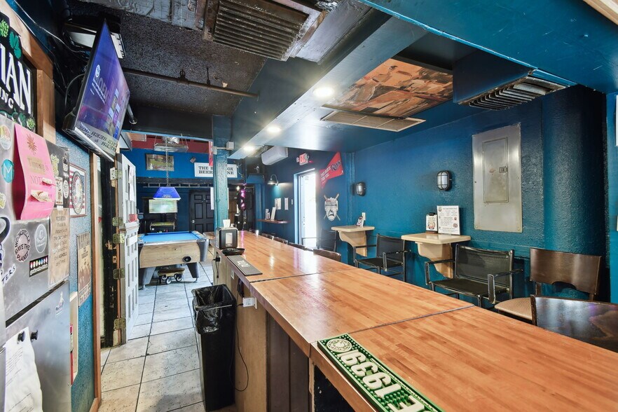 More Photos Of 3007 6th St S, Saint Petersburg Bar For Sale