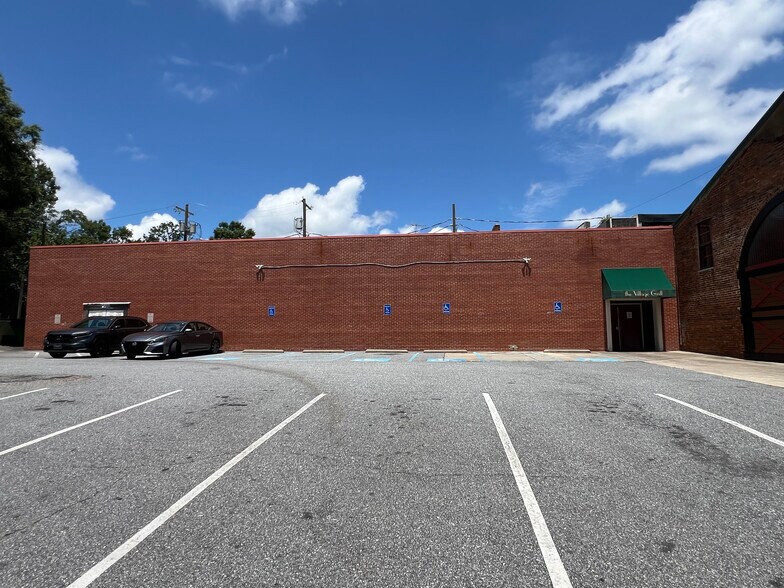 More Photos Of 110-112 Trinity St, Abbeville Storefront For Sale