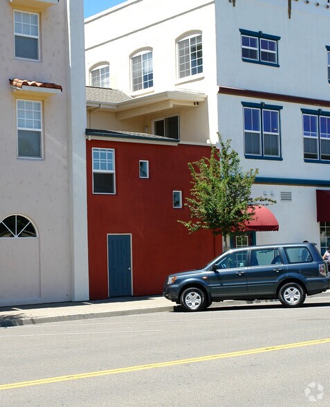 More Photos Of 220 Windsor River Rd, Windsor Apartments For Sale