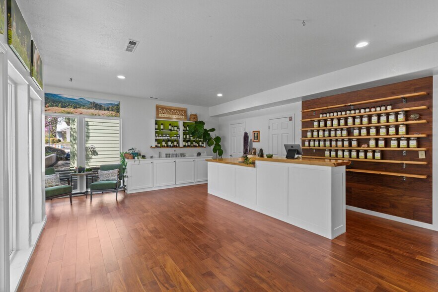 More Photos Of 621-629 A St, Ashland Storefront Retail Residential For Sale