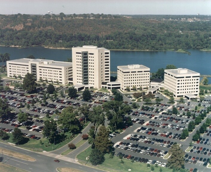 More Photos Of 1 Allied Dr, Little Rock Office For Sale