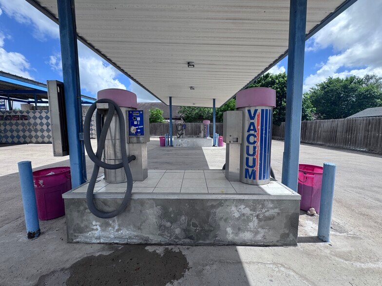 More Photos Of 309 Main, Santa Rosa Carwash For Sale