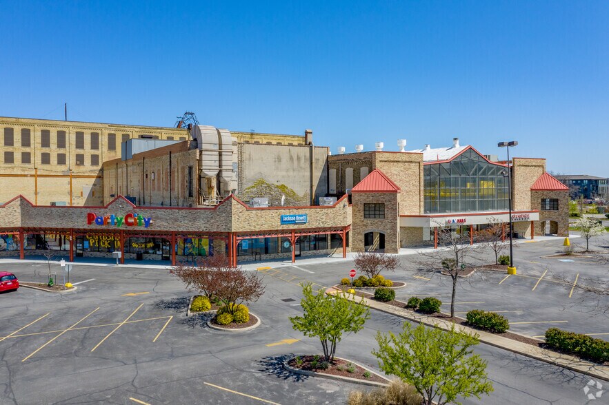 More Photos Of 6702-6852 Greenfield Rd, West Allis Unknown For Lease