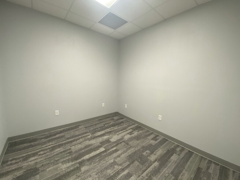 More Photos Of 1880 N Stonebridge Dr, McKinney Medical For Sale