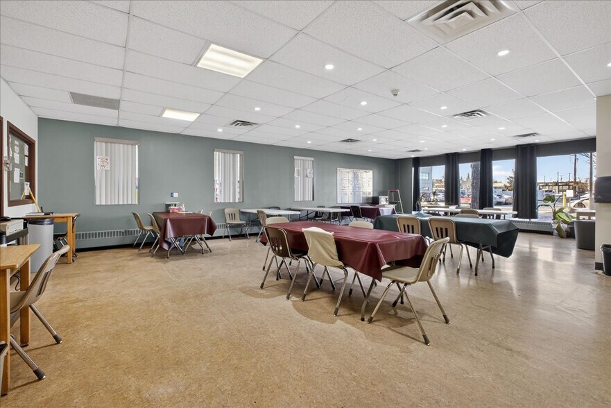 More Photos Of 11831 123 St NW, Edmonton Office For Sale