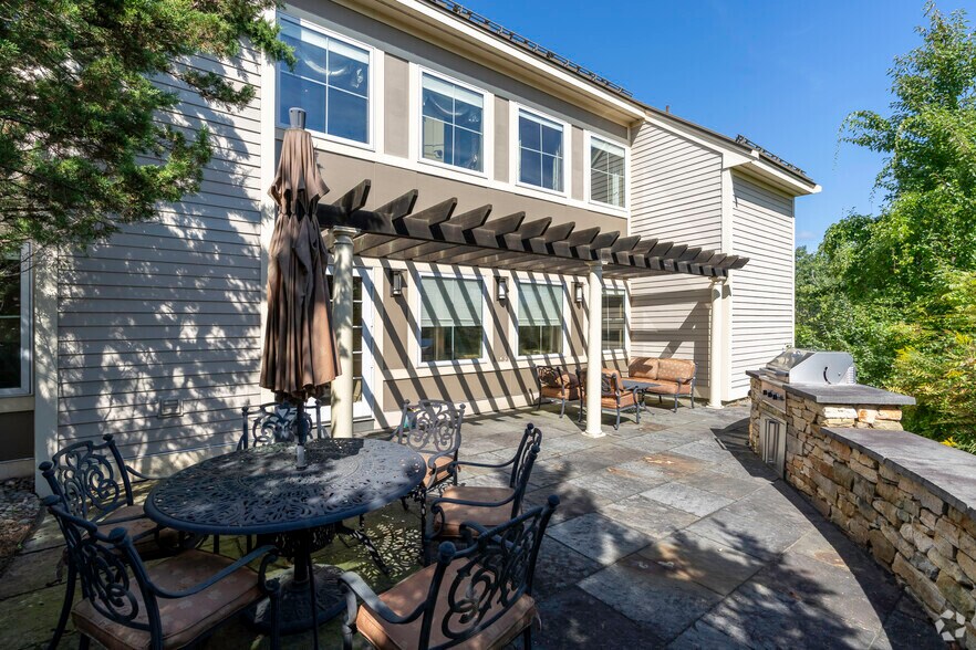 More Photos Of 83 Orchard Hill Park Dr, Leominster Office For Sale