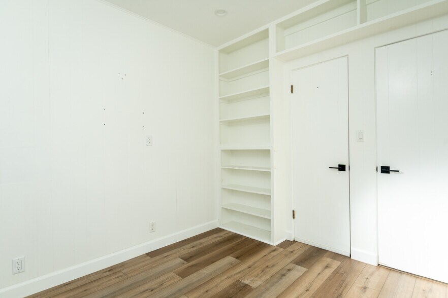 More Photos Of 2028 Lake Ave, Altadena Office For Sale