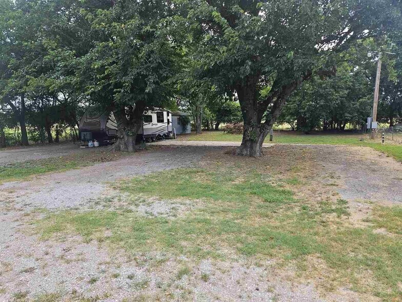 More Photos Of 67 Ash Ave, Elgin Trailer Camper Park For Sale