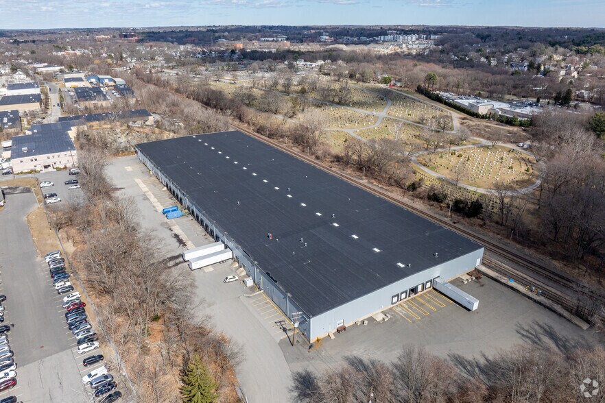 More Photos Of 45 Holton St, Winchester Distribution For Lease