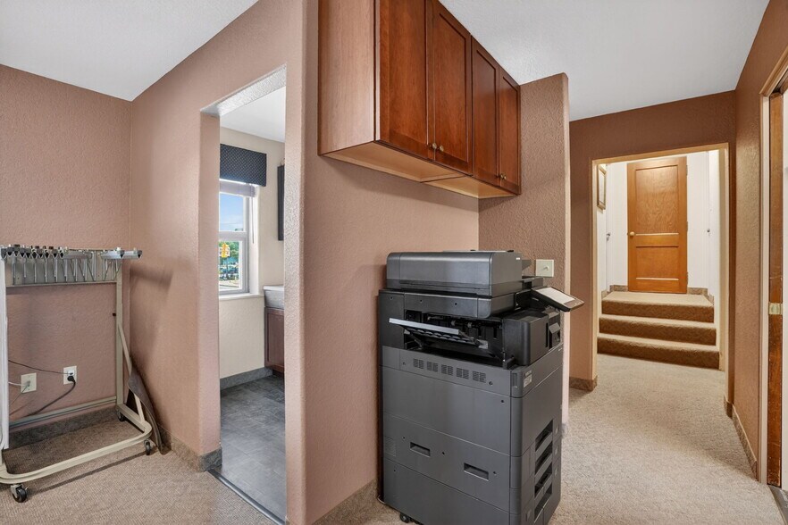 More Photos Of 1104 S Mitchell St, Cadillac Office For Sale