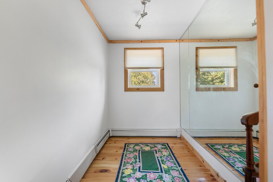 More Photos Of 32 Maple St, Andover Hospitality For Sale