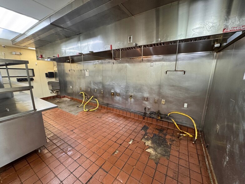 More Photos Of 2502 Battleground Ave, Greensboro Fast Food For Lease