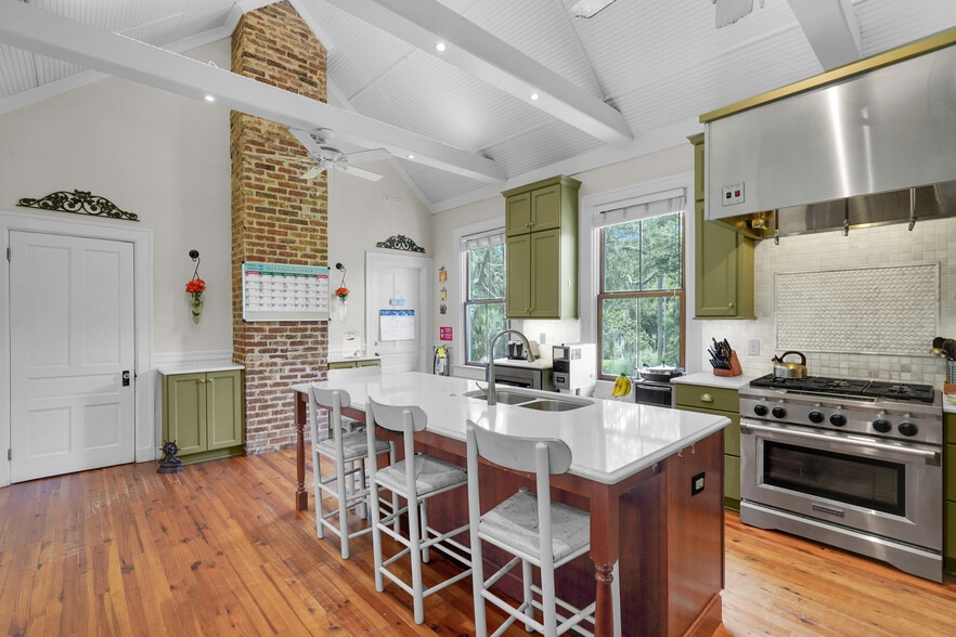 More Photos Of 21 Officers Row, Tybee Island Hospitality For Sale