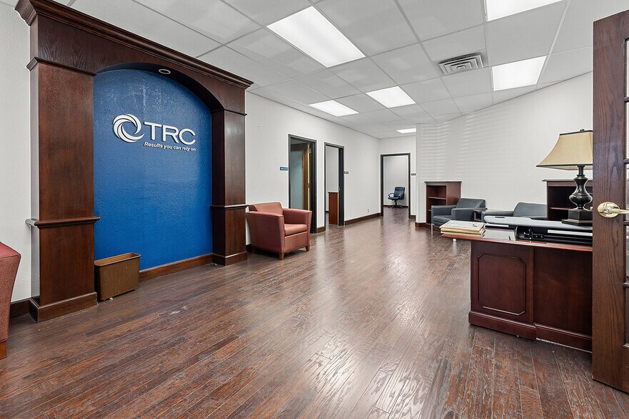 More Photos Of 2087 E 71st St, Tulsa Office For Lease