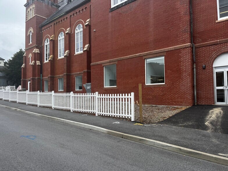 More Photos Of 75 Bacon St, Biddeford Religious Facility For Lease