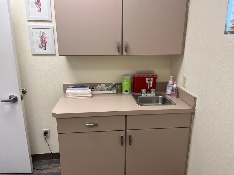 More Photos Of 305 S Childs St, Leesburg Medical For Sale