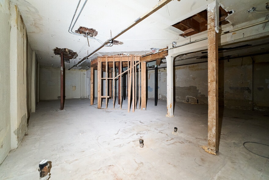 More Photos Of 108 W 3rd St, Long Beach Restaurant For Lease