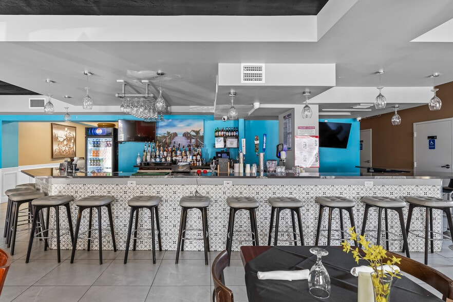 More Photos Of 502-504 Lucerne Ave, Lake Worth Restaurant For Lease
