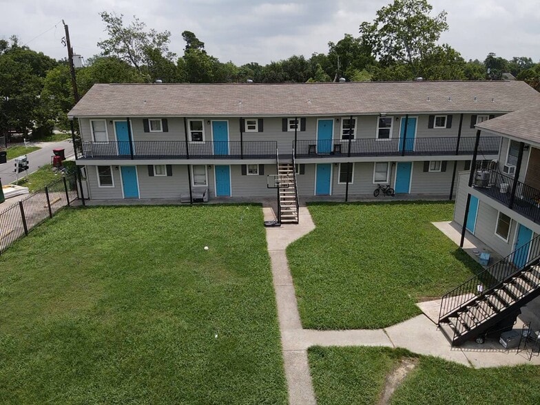 More Photos Of 14302 Laredo St, Houston Apartments For Sale