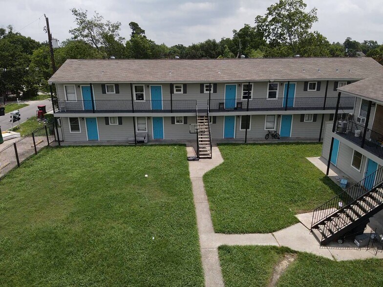 More Photos Of 14302 Laredo St, Houston Apartments For Sale