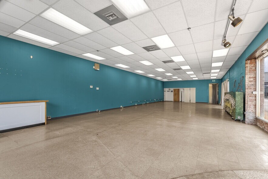 More Photos Of 102 E Main St, Auburn Storefront For Lease