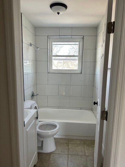 More Photos Of 1026 Greenslake Rd, East Ridge Apartments For Sale