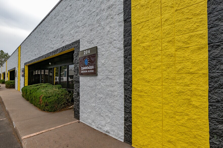 More Photos Of 8200 E Pacific Pl, Denver Unknown For Lease