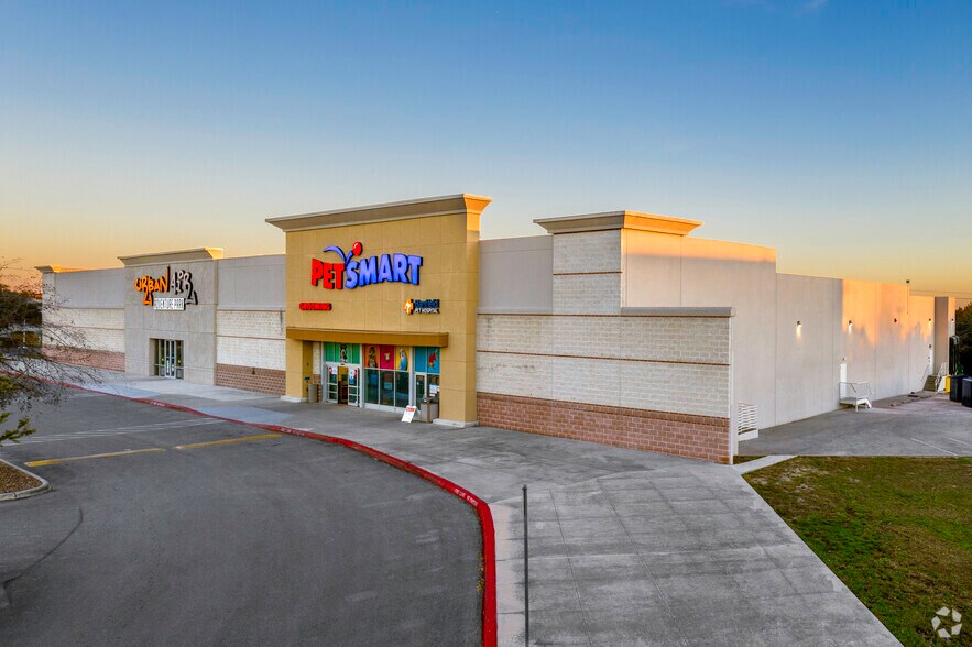 More Photos Of 11309-11323 Bandera Rd, San Antonio Unknown For Lease