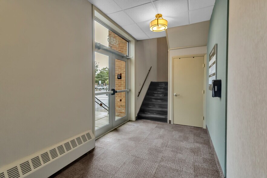 More Photos Of 5586 Main St, Williamsville Office For Lease