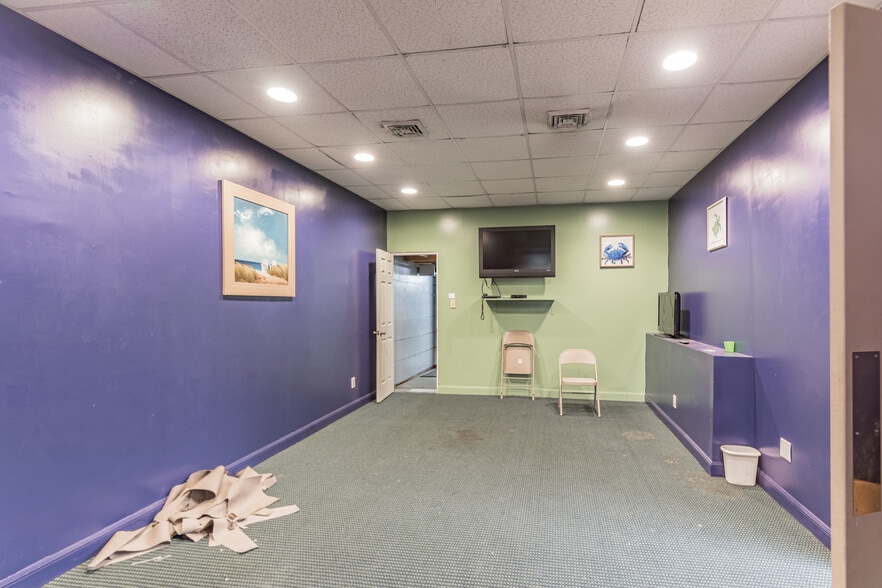 More Photos Of 65 E Fayette St, Uniontown Showroom For Sale